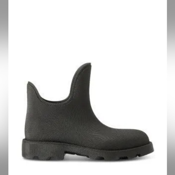 Authentic BURBERRY “Ray Rubber Ankle Boots”
New In Box🔥 - Picture 6 of 6